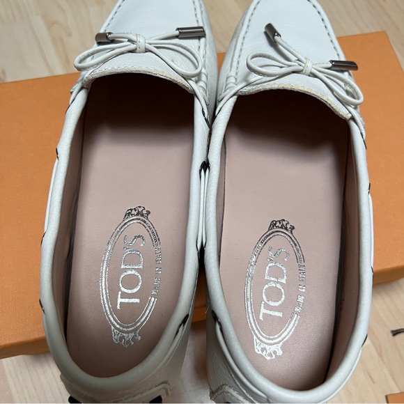 Tod’s Gommino textureed leather loafer - Picture 3 of 7